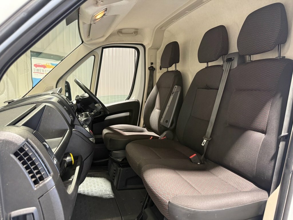 Vauxhall Movano 2.2L Dynamic White #5