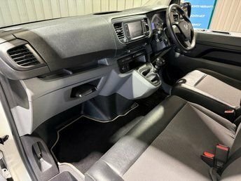 Vauxhall Vivaro 1.5L Dynamic 6Dr White #4