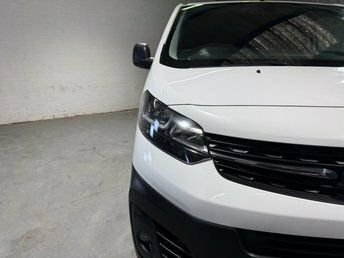 Vauxhall Vivaro 1.5L Dynamic 6Dr White #6