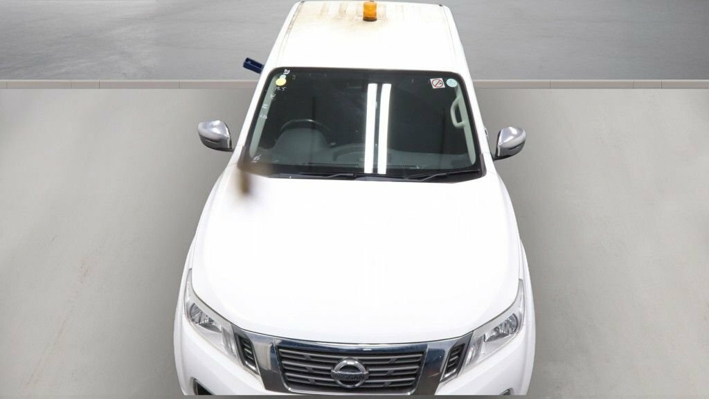 Nissan Navara 2.3L N-connecta White #6