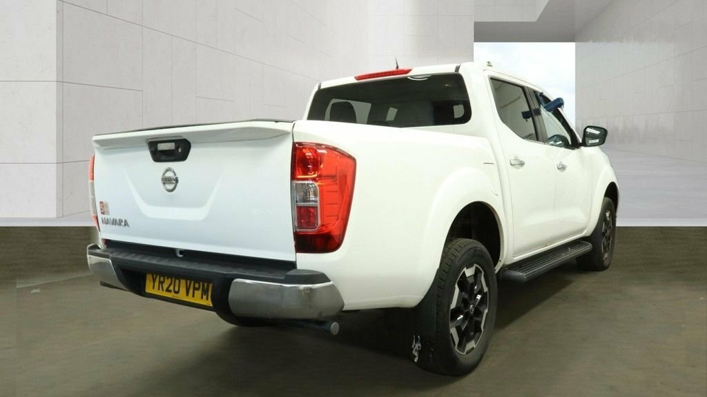 Nissan Navara 2.3L N-connecta White #4