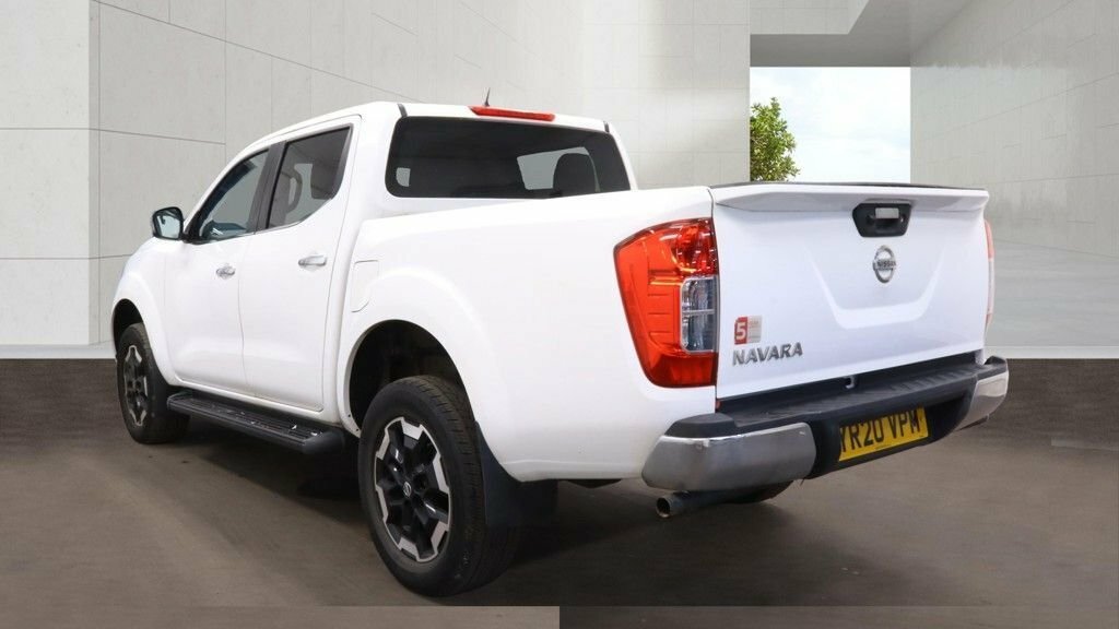 Nissan Navara 2.3L N-connecta White #3