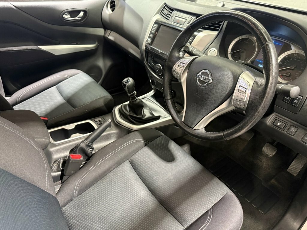 Nissan Navara 2.3L N-connecta White #3