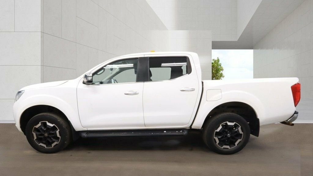 Nissan Navara 2.3L N-connecta White #5