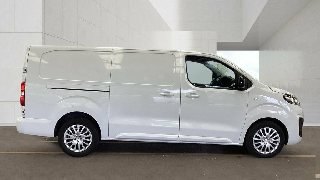 Vauxhall Vivaro 1.5L Pro 6Dr White #5