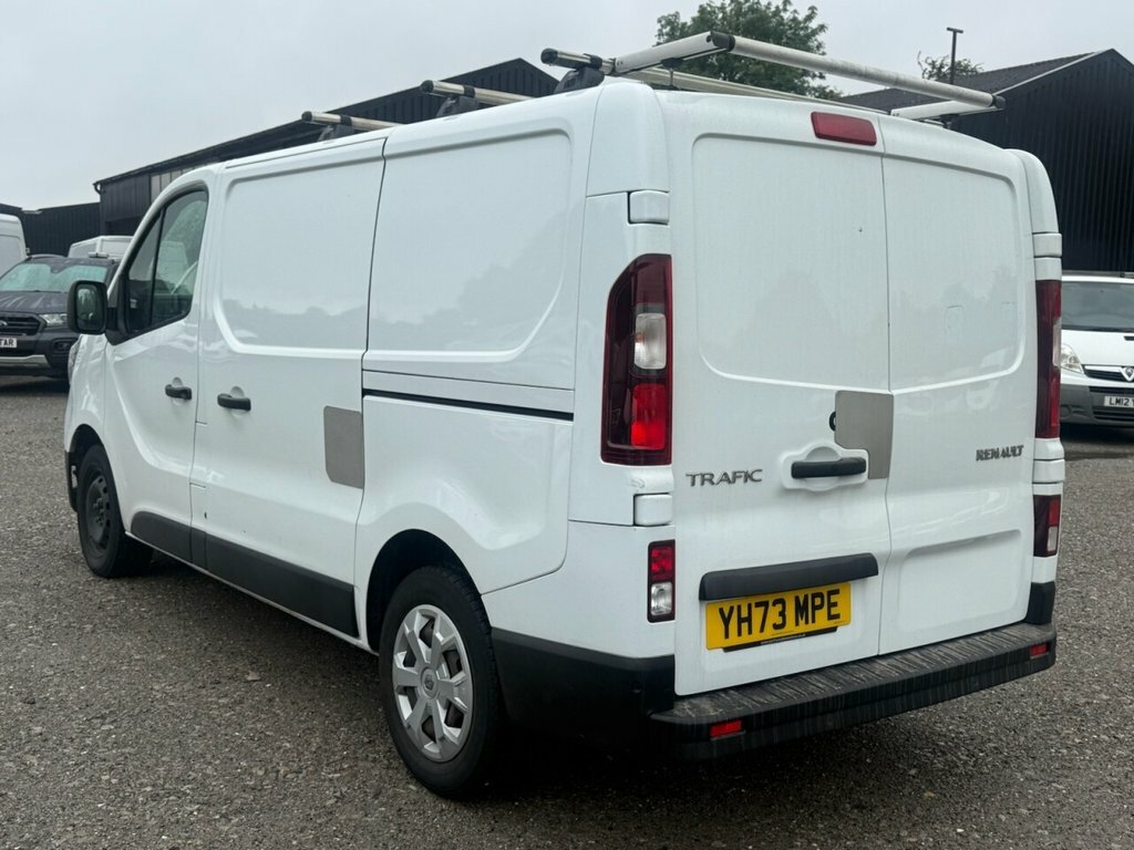 Renault Trafic 2L Business White #2
