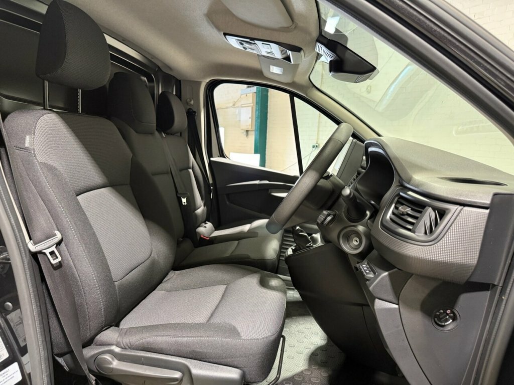Renault Trafic 2L Advance FT74LVJ Black #5