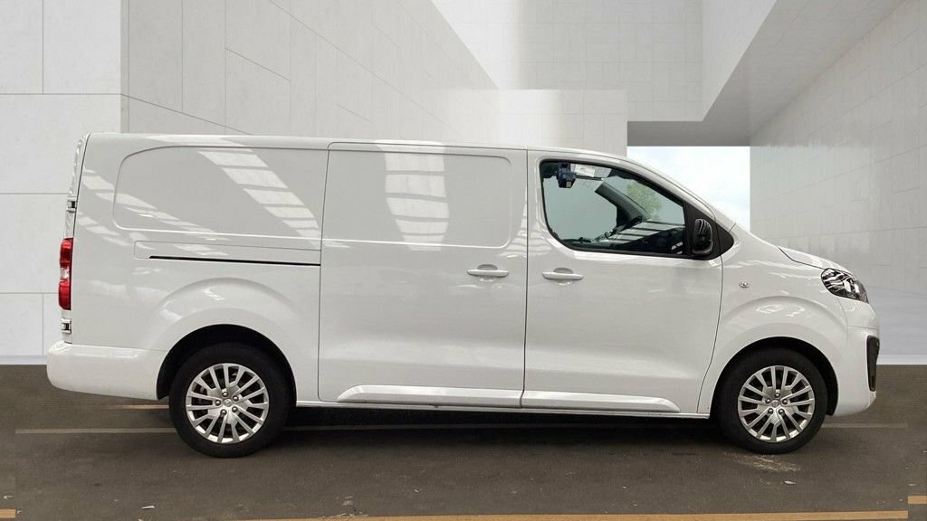 Vauxhall Vivaro 1.5L Pro 6Dr White #5