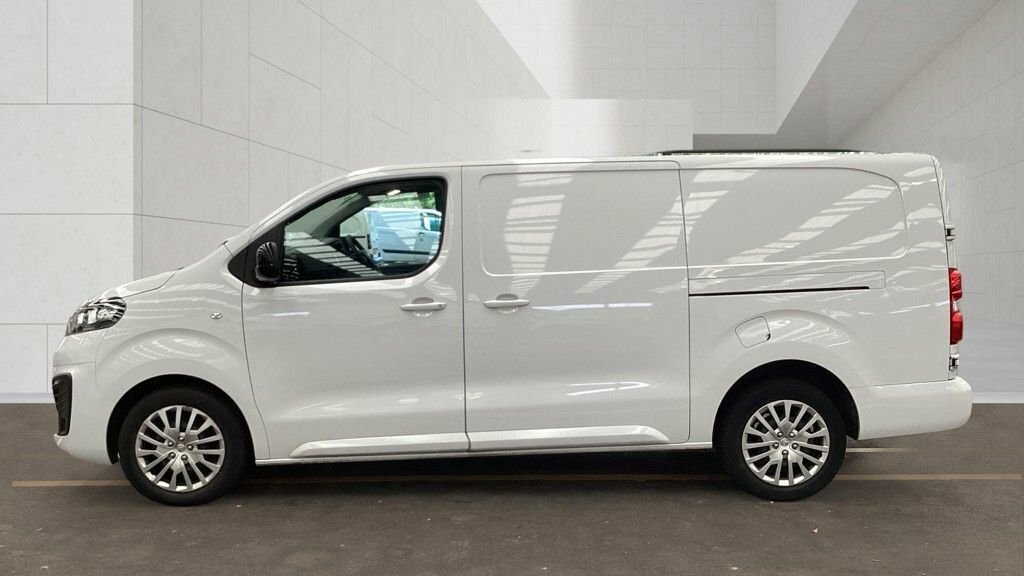 Vauxhall Vivaro 1.5L Pro 6Dr White #6