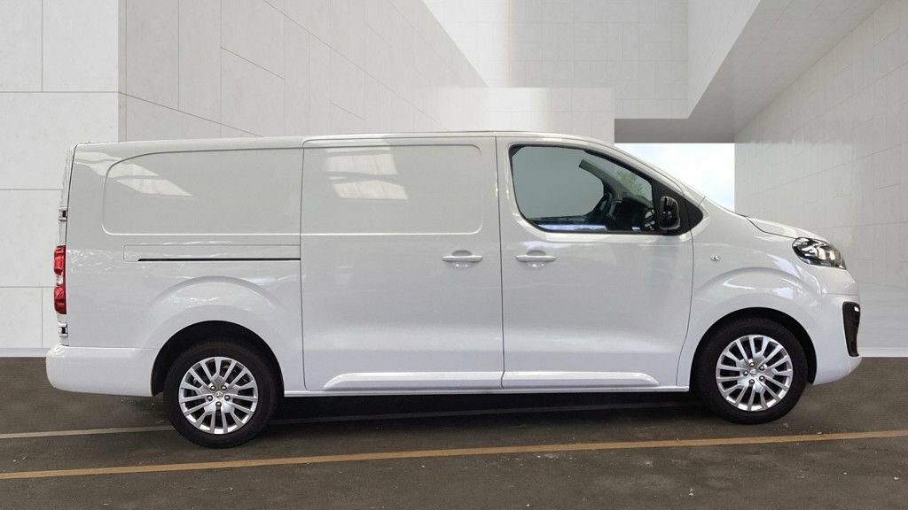 Vauxhall Vivaro 1.5L Pro 6Dr White #5