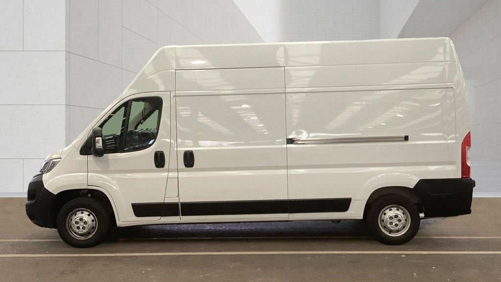 Vauxhall Movano 2.2L Prime White #6