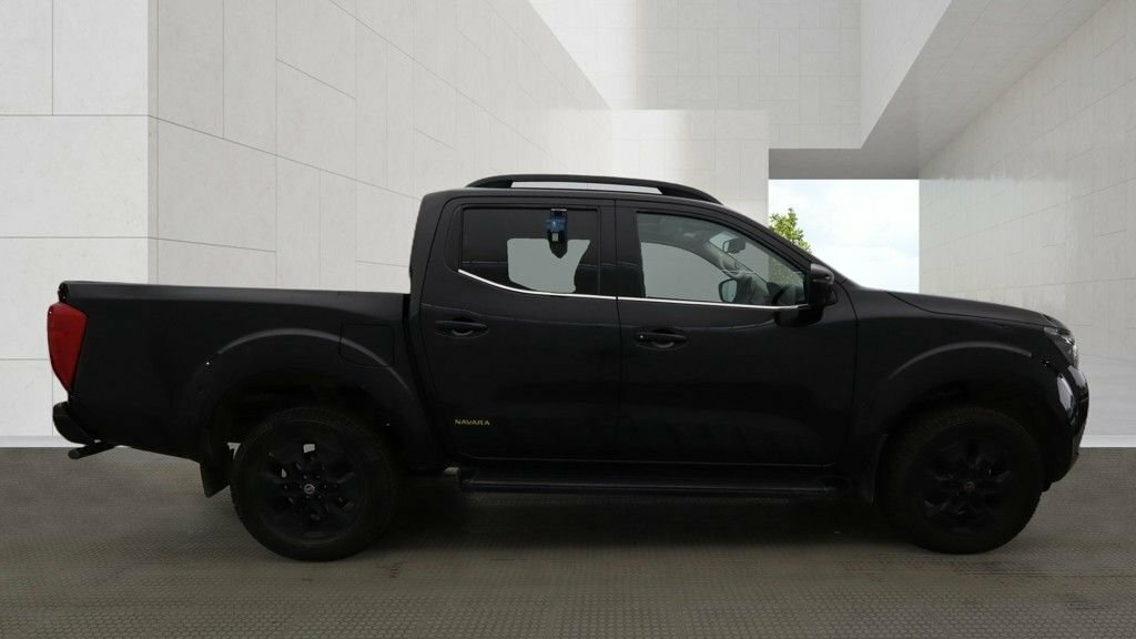 Nissan Navara 2.3L N-guard Black #5