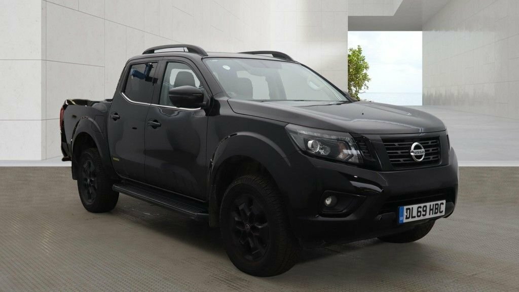 Nissan Navara 2.3L N-guard Black
