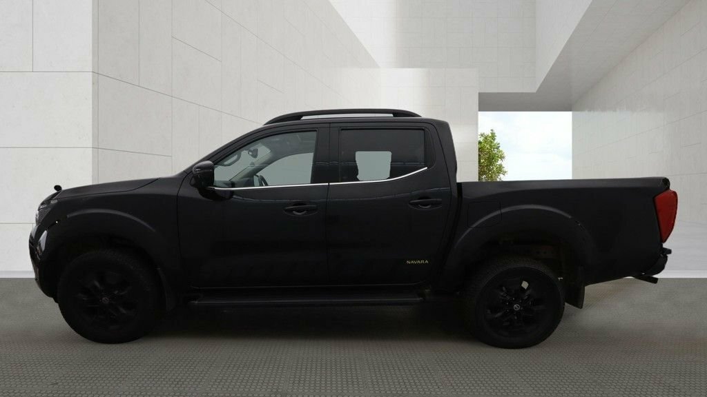 Nissan Navara 2.3L N-guard Black #6