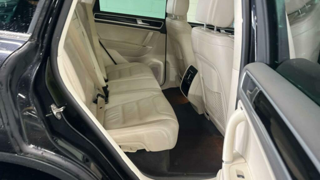 Volkswagen Touareg 3.0 Tdi V6 Bluemotion Tech R-line Plus Tiptronic 4 WO17HKD Black #2