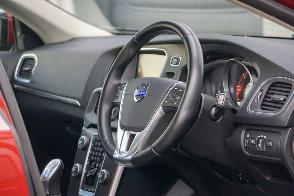 Volvo V40 Se Lux Nav Red #5