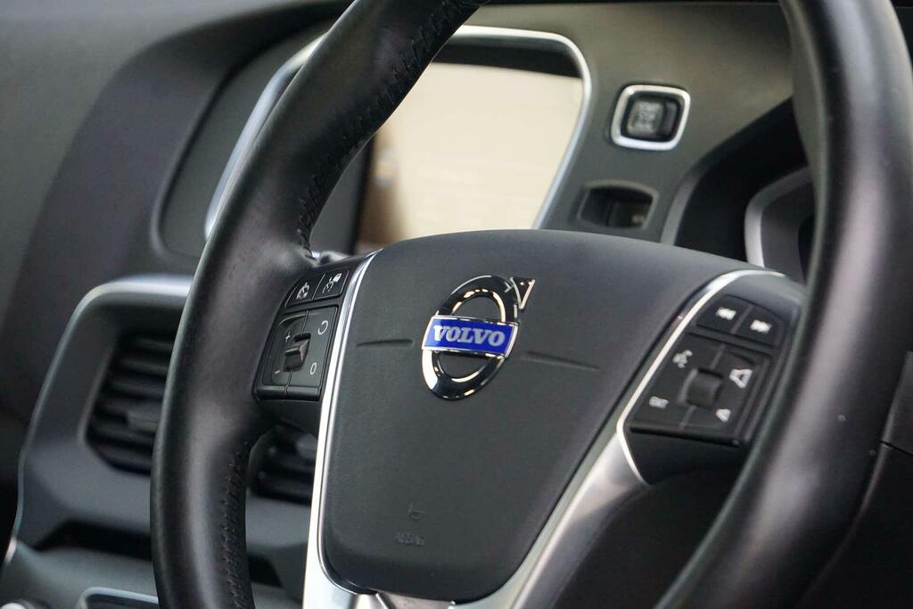 Volvo V40 Se Lux Nav Red #6