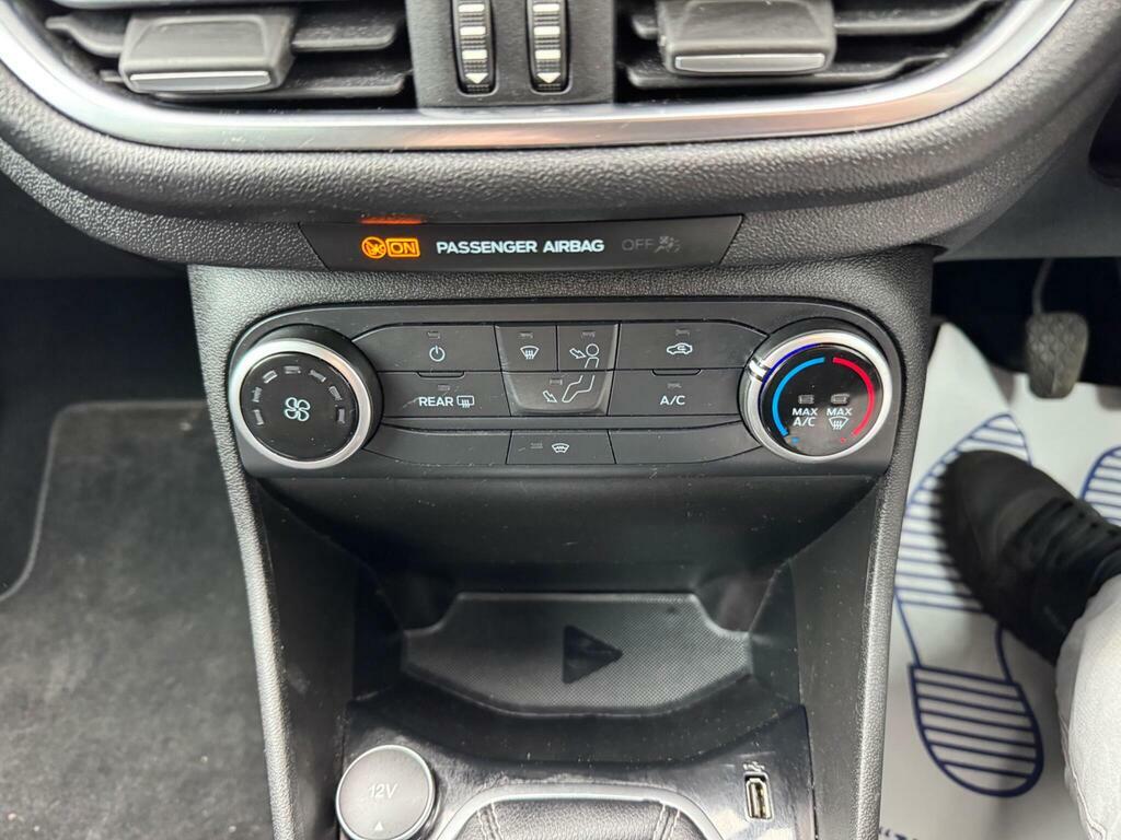 Ford Fiesta Active 1 White #38
