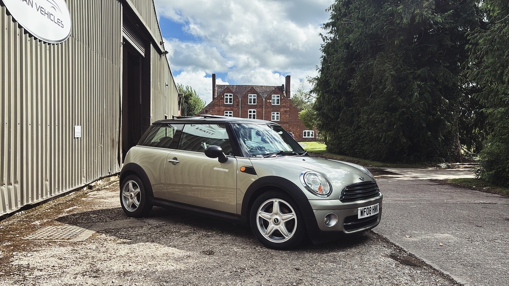 Mini Hatch Diesel Manual White #1