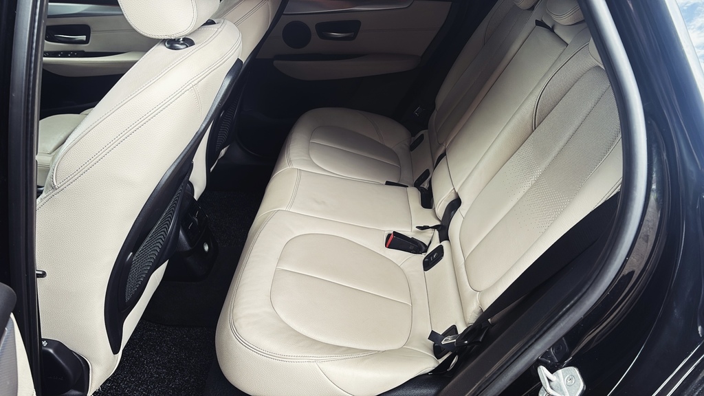 BMW 2 Series Active Toure... Black #6