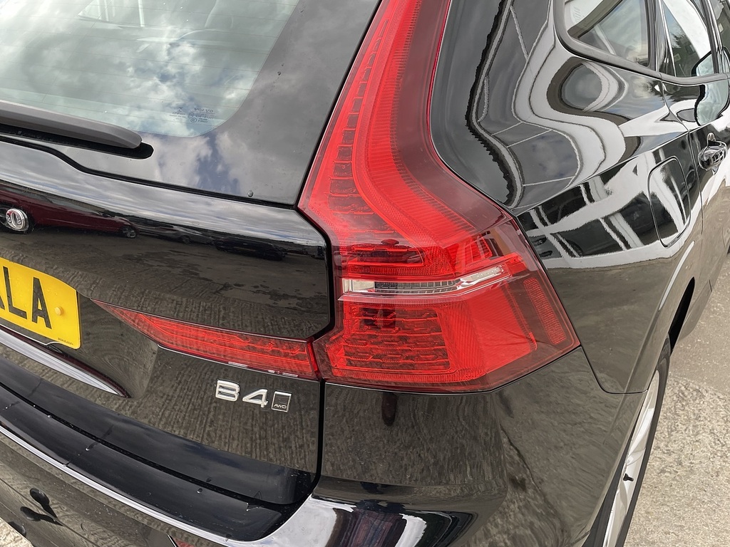 Volvo XC60 B4 Mhev Momentum U430 Ulez Black #4