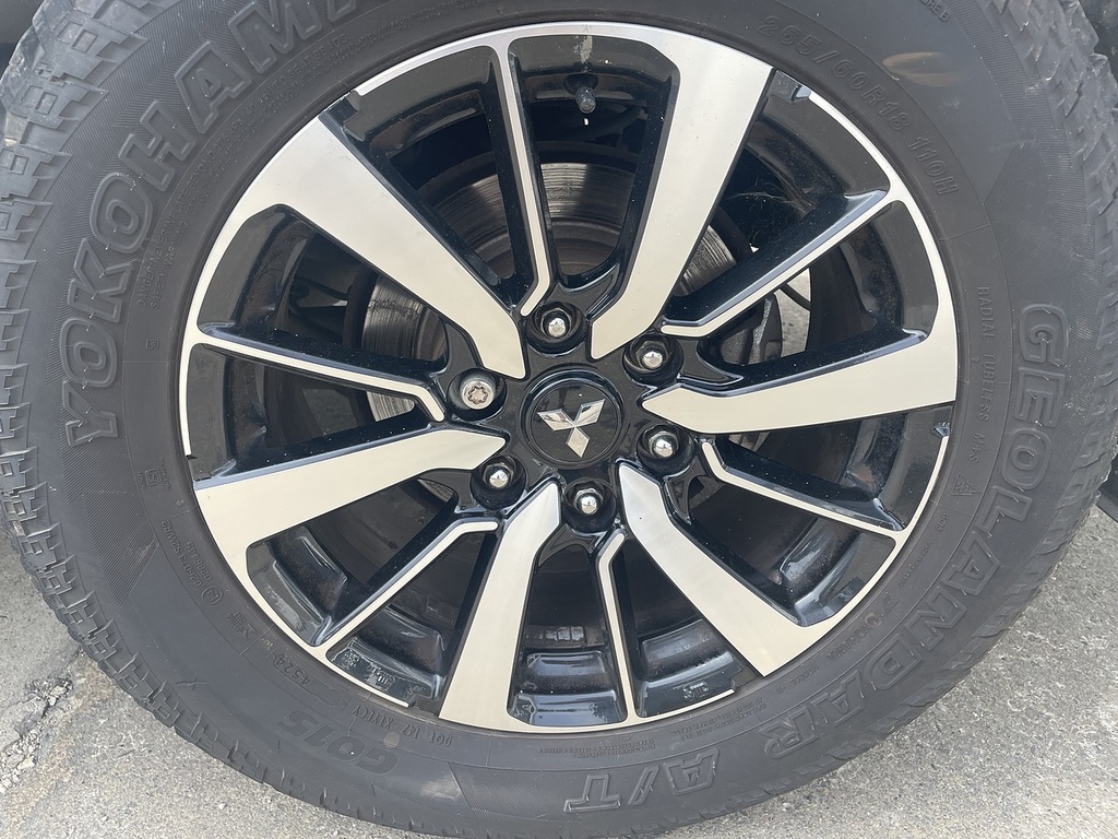 Mitsubishi Shogun Sport D 4 U431 Ulez Silver #2