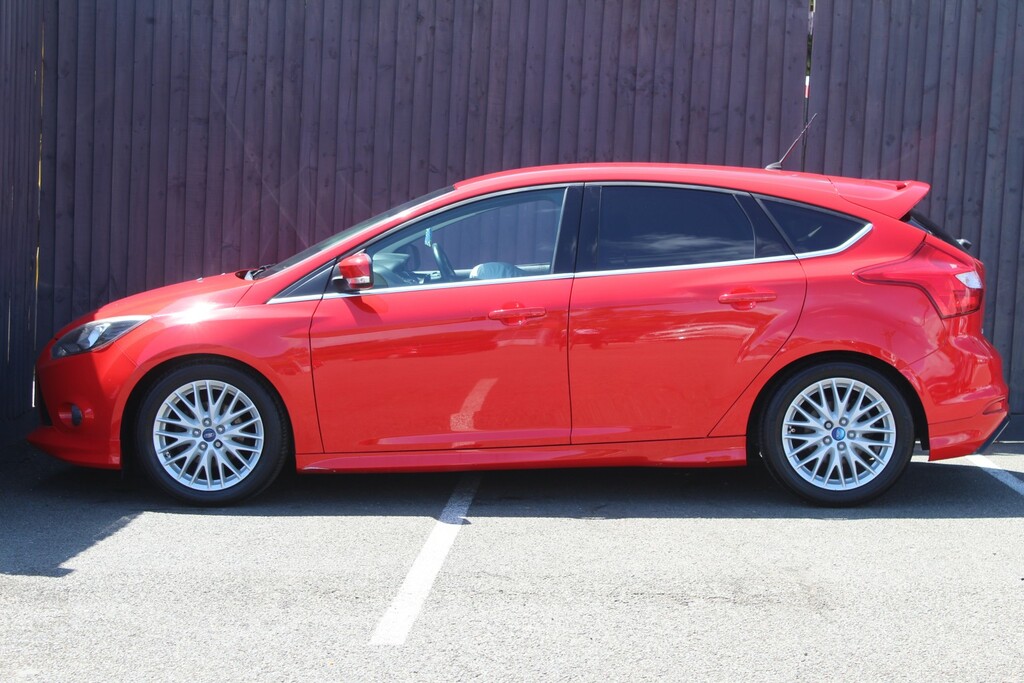 Ford Focus Hatchback 1.0 T Ecoboost Zetec S 2014 CK64KKE Red #3