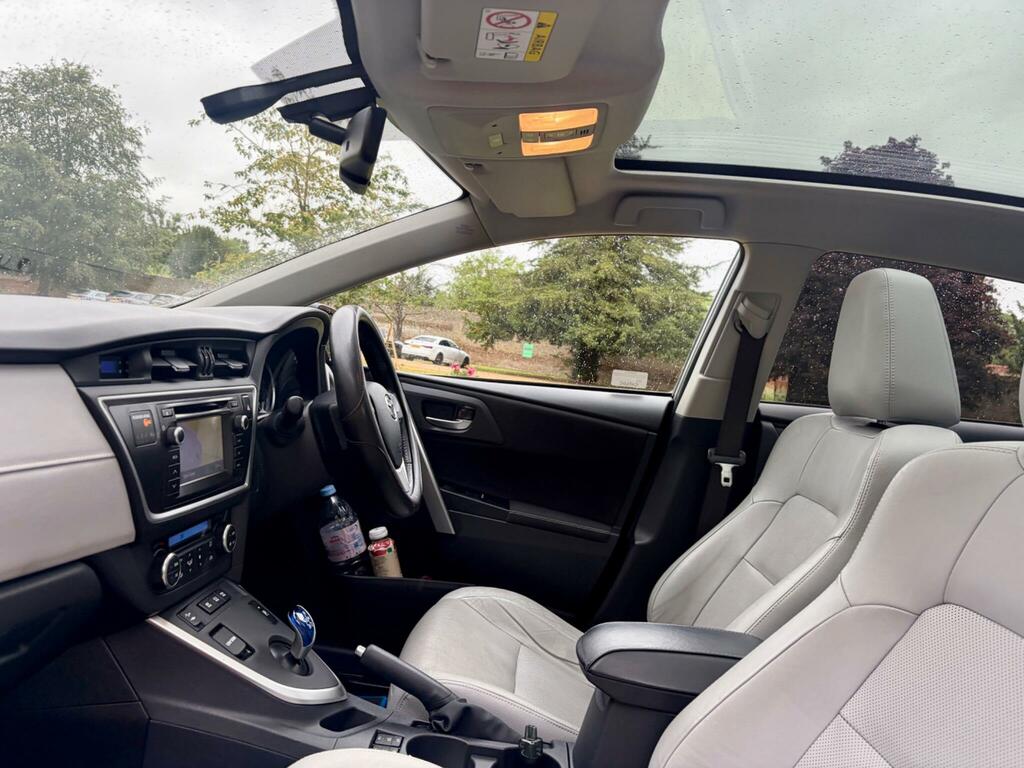 Toyota Auris Hatchback Silver #17