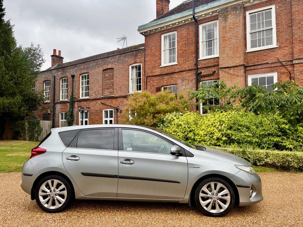 Toyota Auris Hatchback Silver #27