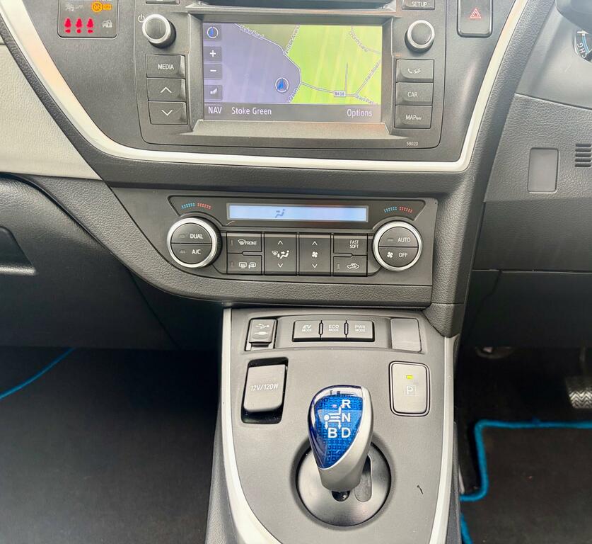 Toyota Auris Hatchback Silver #60