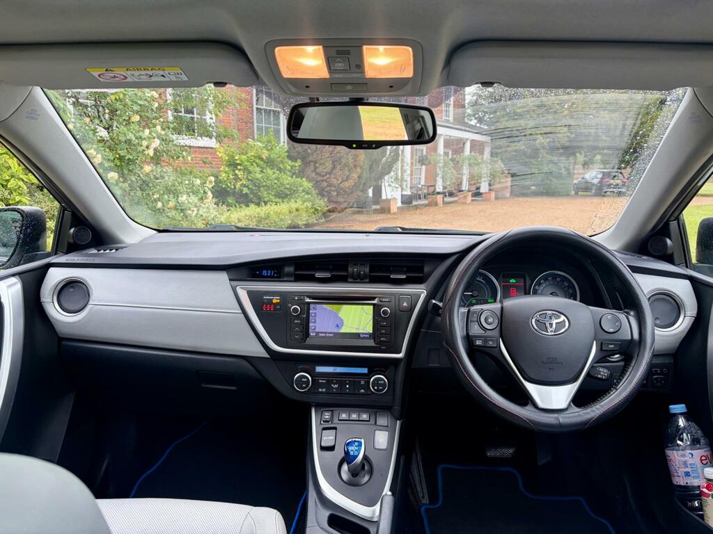 Toyota Auris Hatchback Silver #59