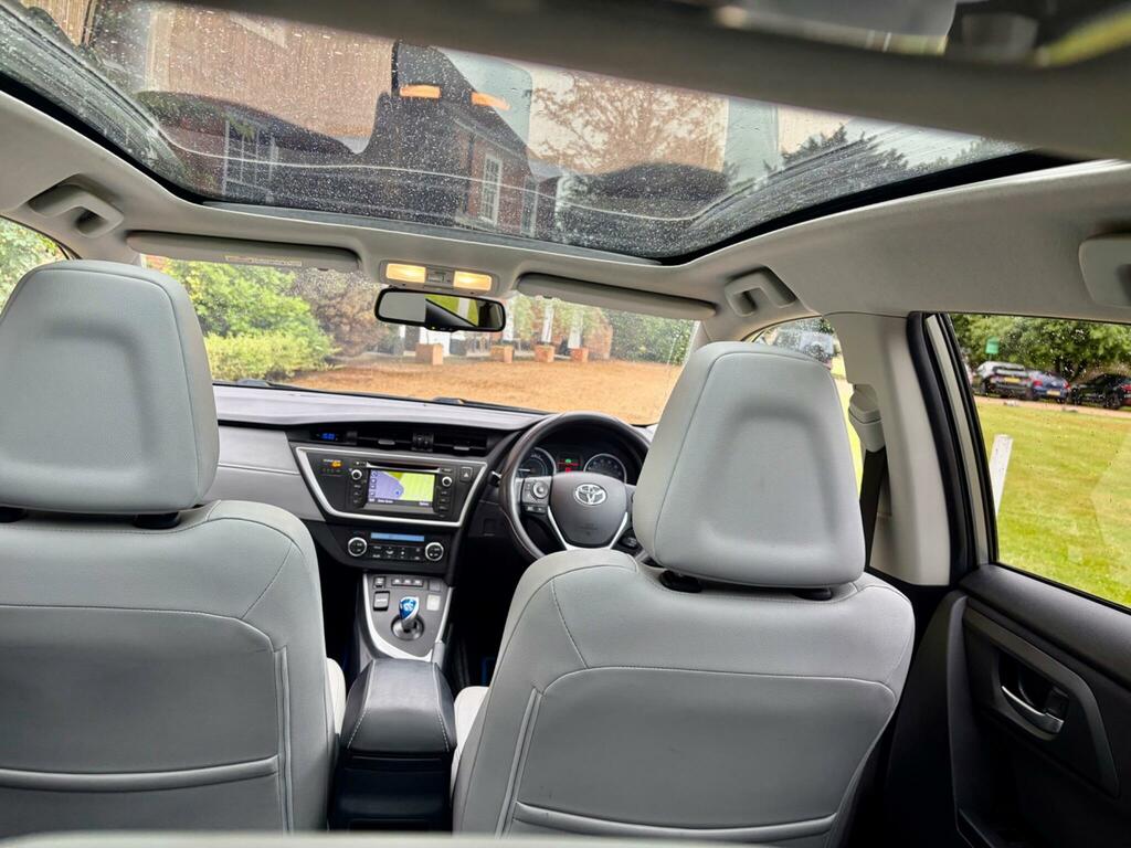 Toyota Auris Hatchback Silver #39