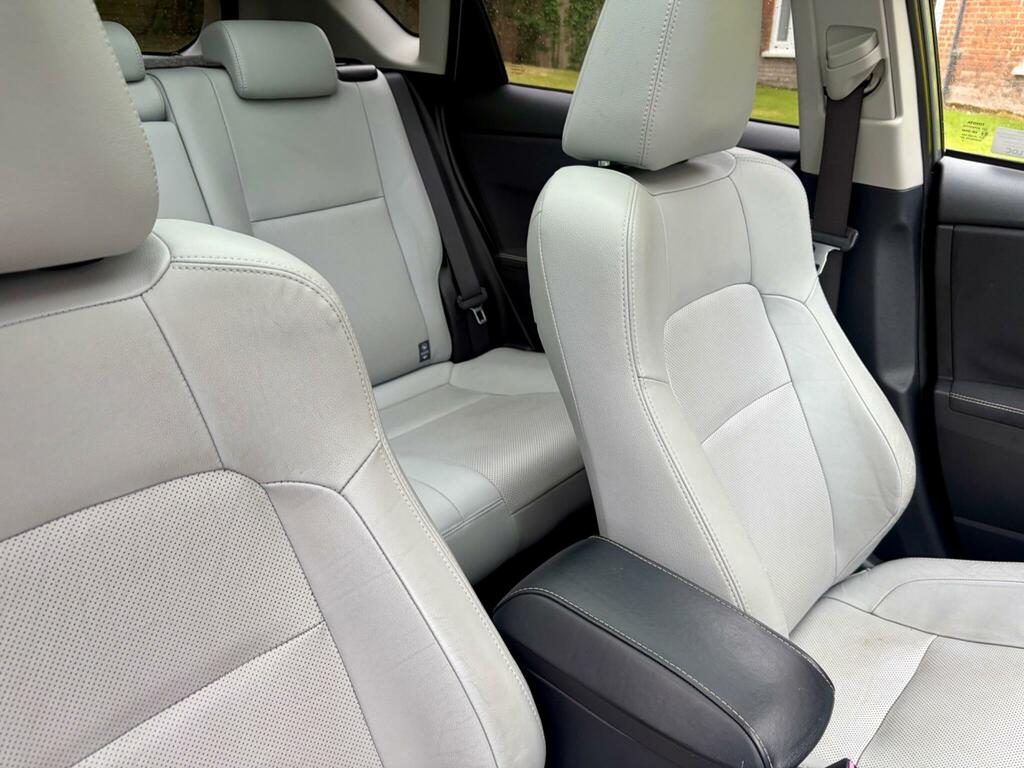 Toyota Auris Hatchback Silver #65