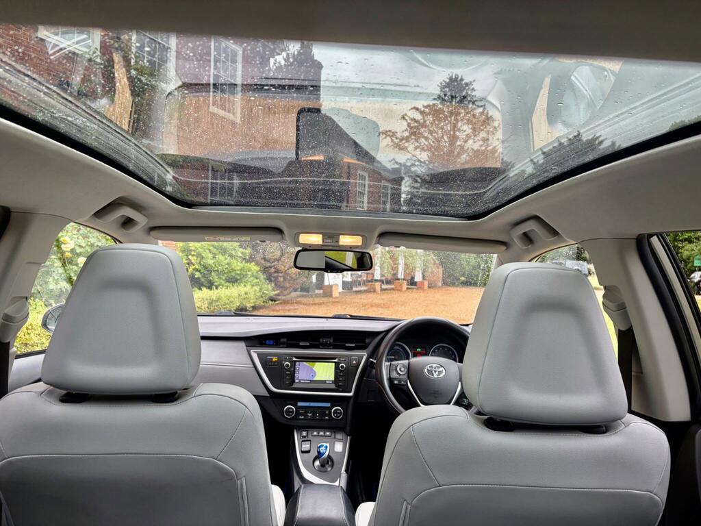 Toyota Auris Hatchback Silver #43