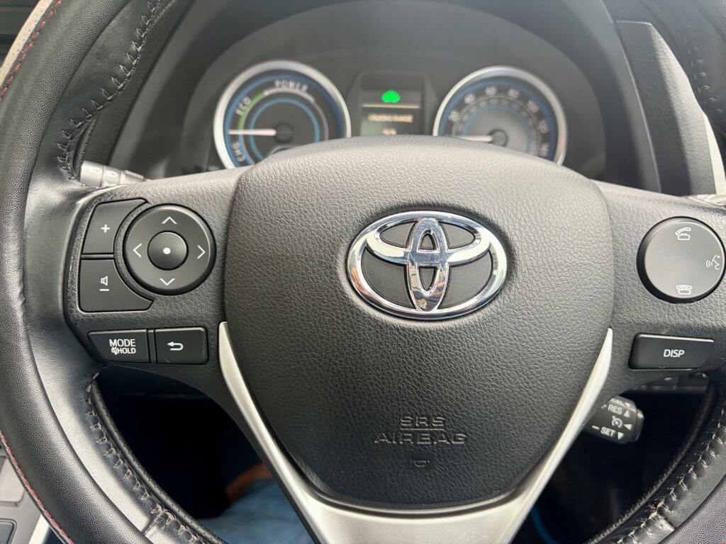 Toyota Auris Hatchback Silver #66
