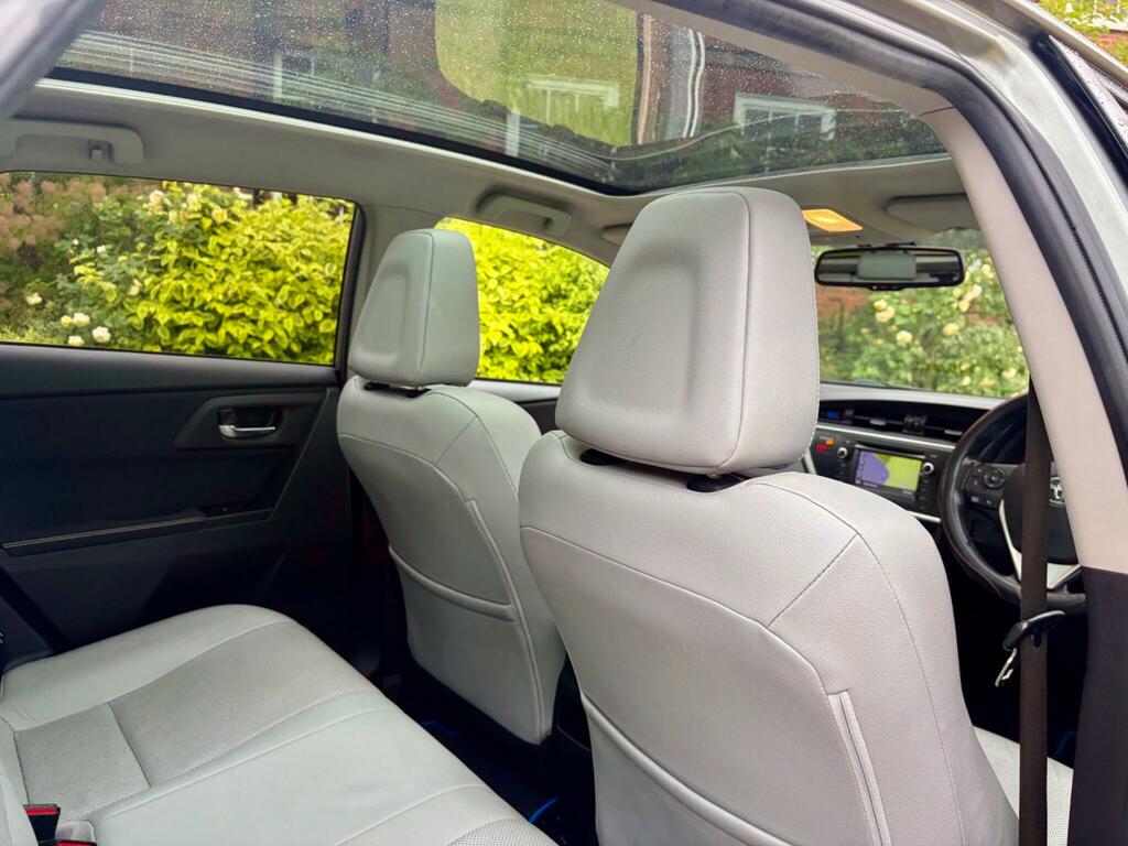 Toyota Auris Hatchback Silver #56