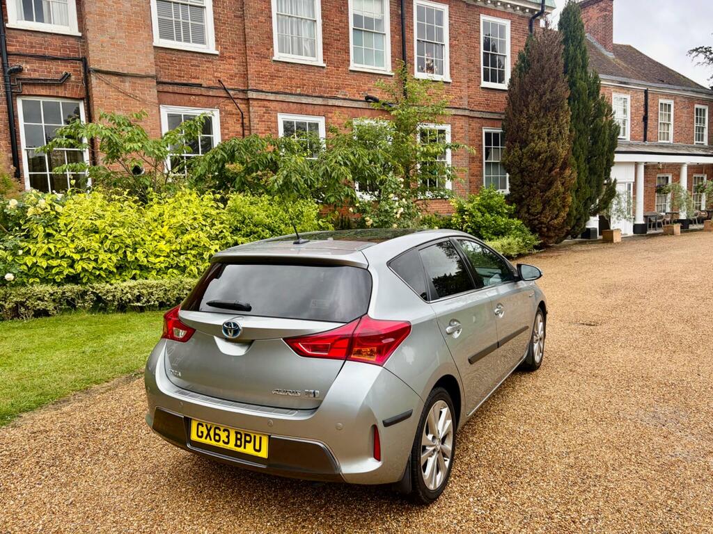 Toyota Auris Hatchback Silver #28