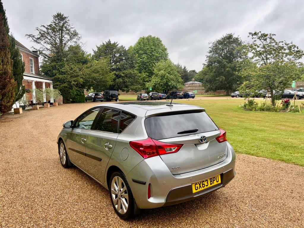 Toyota Auris Hatchback Silver #38