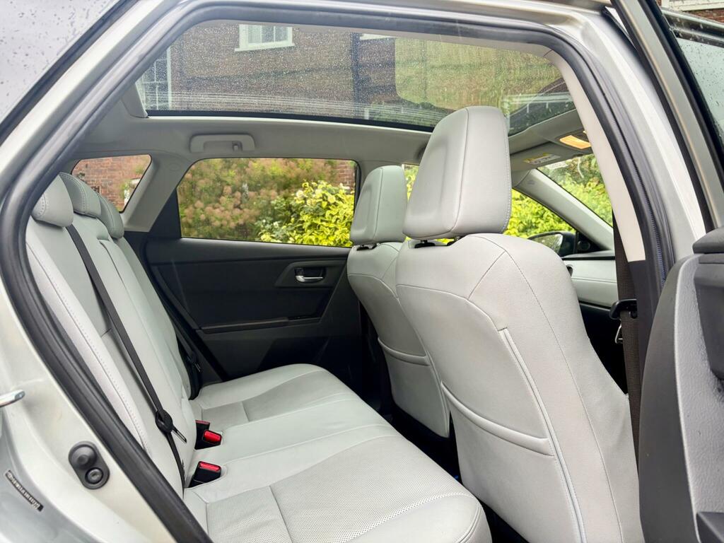 Toyota Auris Hatchback Silver #9