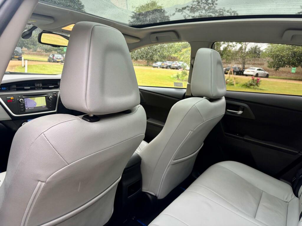 Toyota Auris Hatchback Silver #53