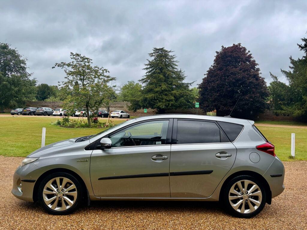 Toyota Auris Hatchback Silver #41