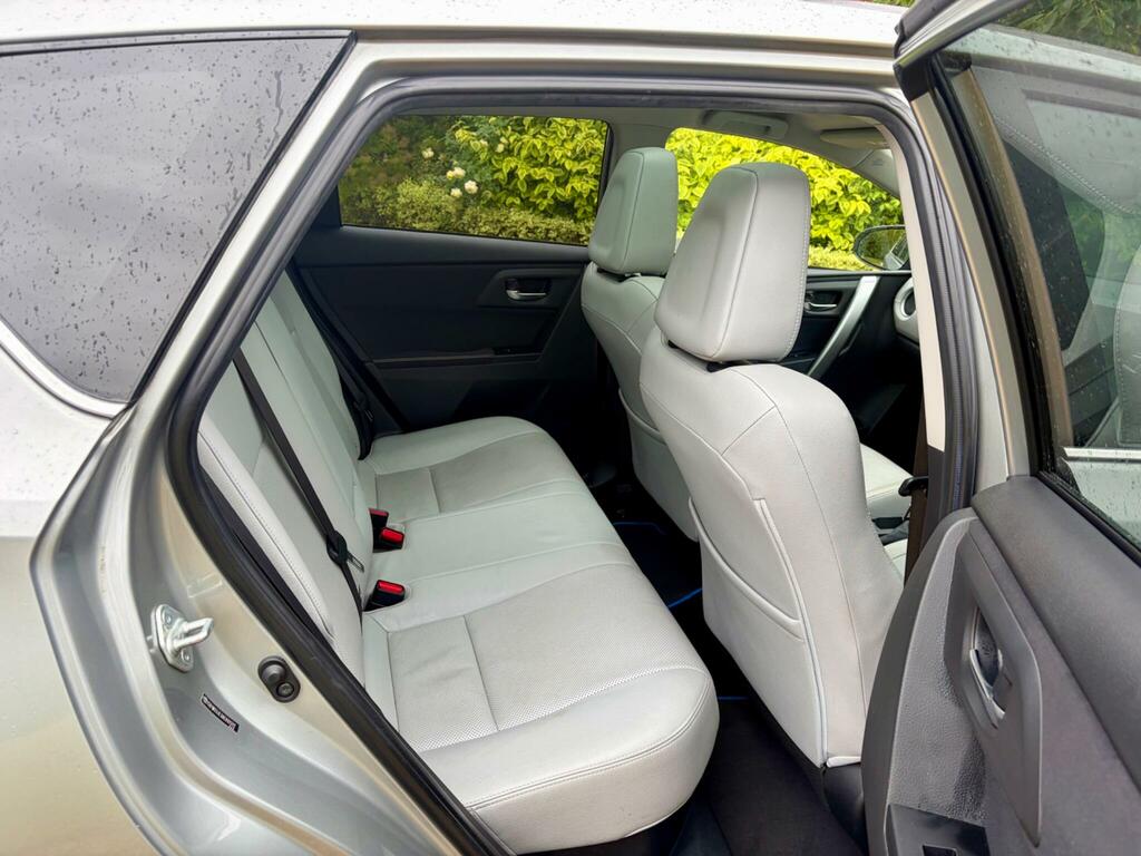Toyota Auris Hatchback Silver #51