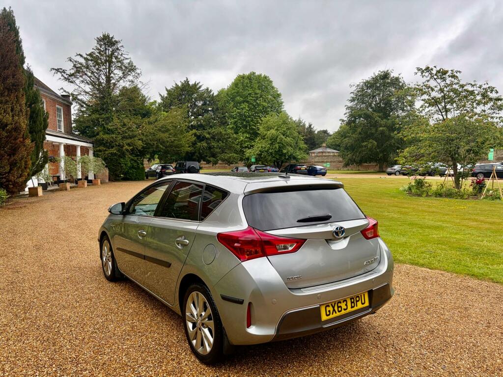 Toyota Auris Hatchback Silver #37
