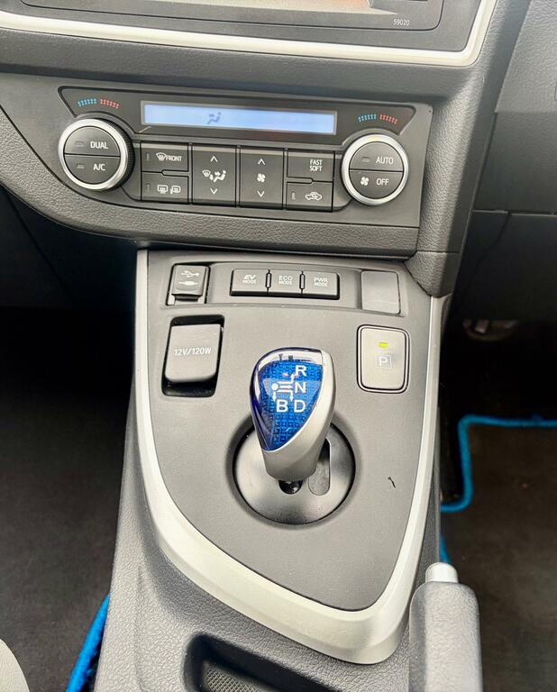 Toyota Auris Hatchback Silver #19