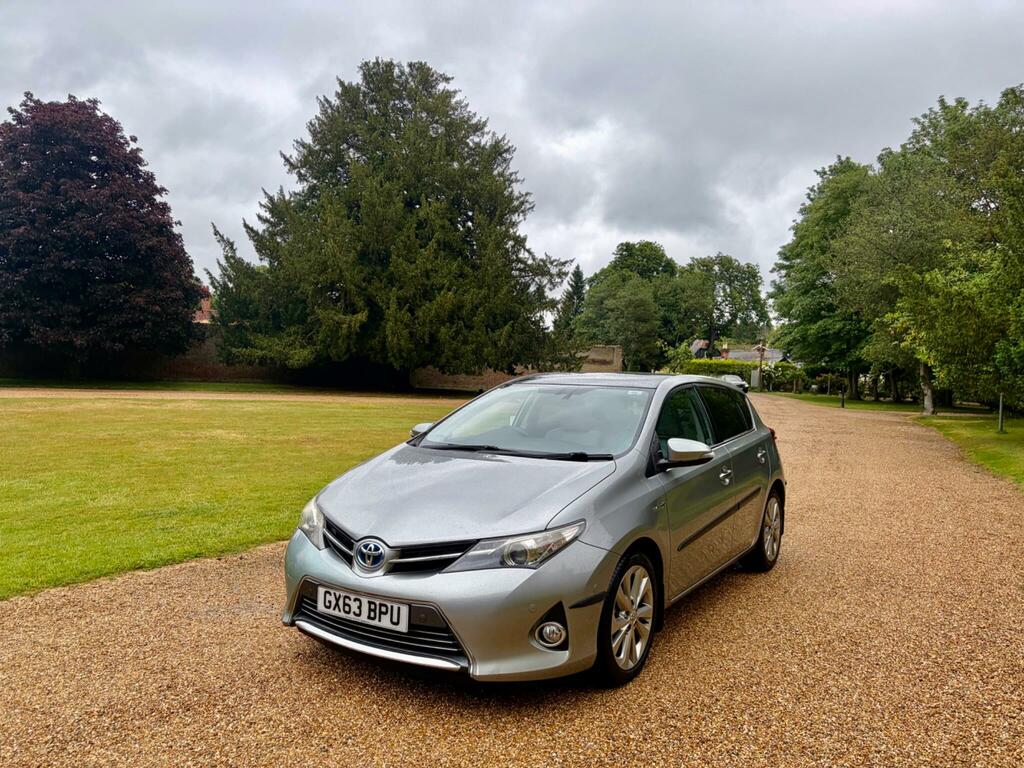 Toyota Auris Hatchback Silver #22