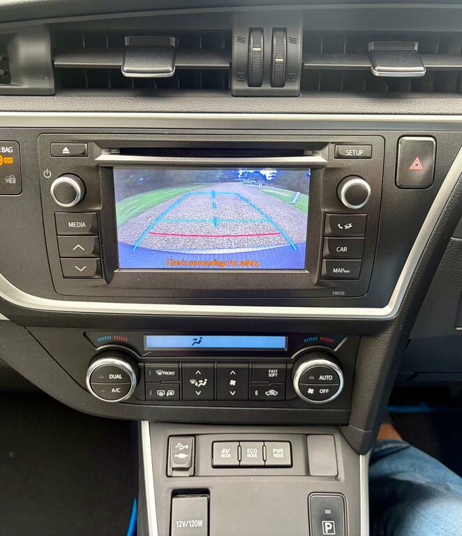 Toyota Auris Hatchback Silver #68