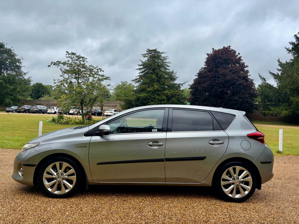 Toyota Auris Hatchback Silver #44