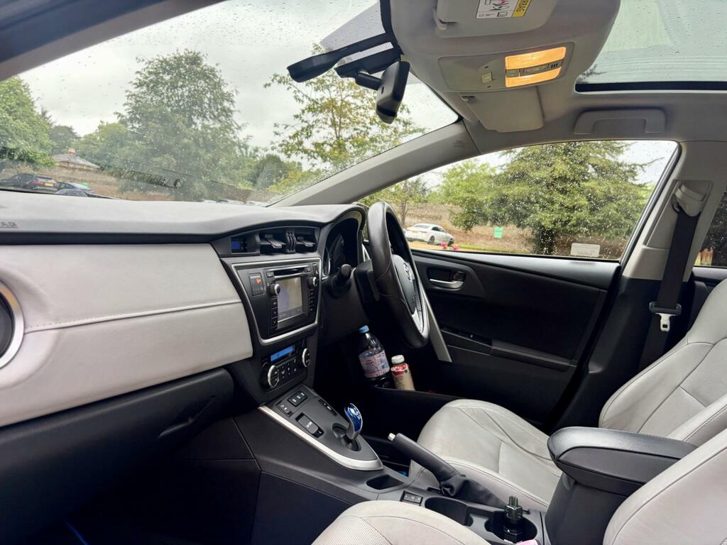 Toyota Auris Hatchback Silver #46