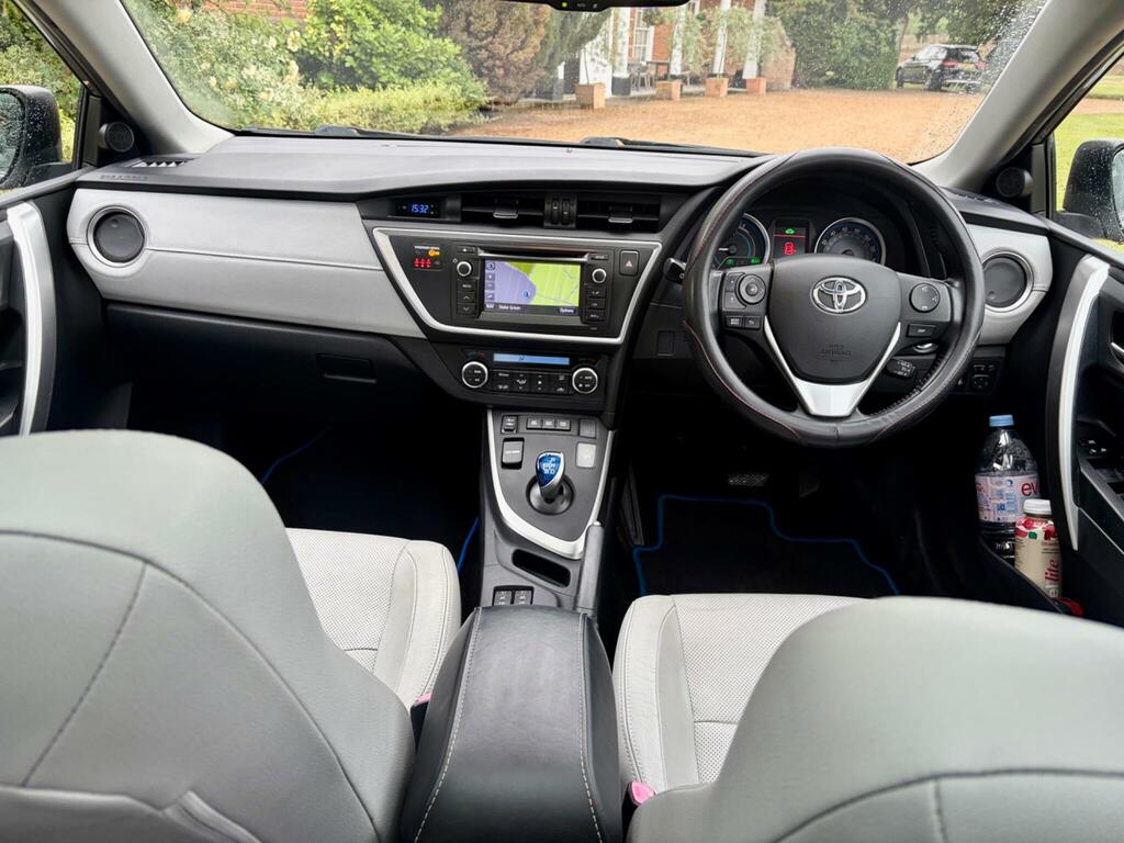 Toyota Auris Hatchback Silver #20
