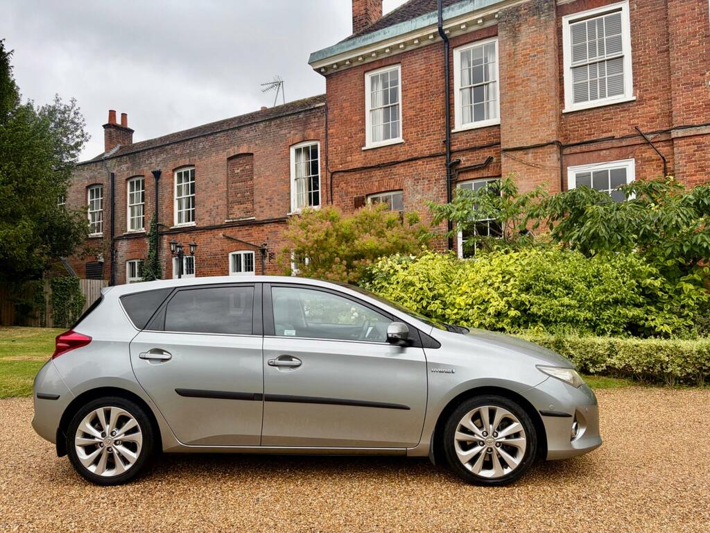 Toyota Auris Hatchback Silver #23